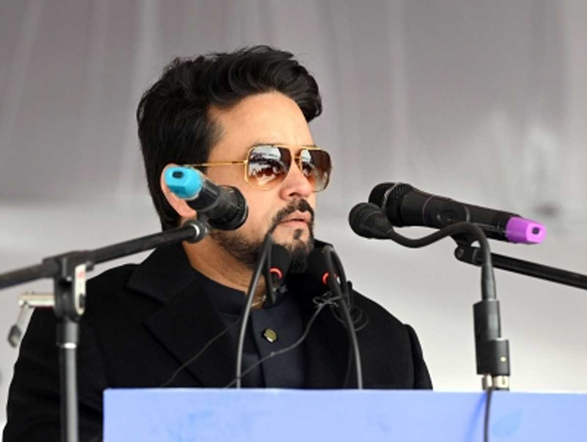 कश्मीर के बदलते हालात, जो पहले करते थे पत्थरबाजी अब वो खेल में दिखा रहे दम : अनुराग ठाकुर